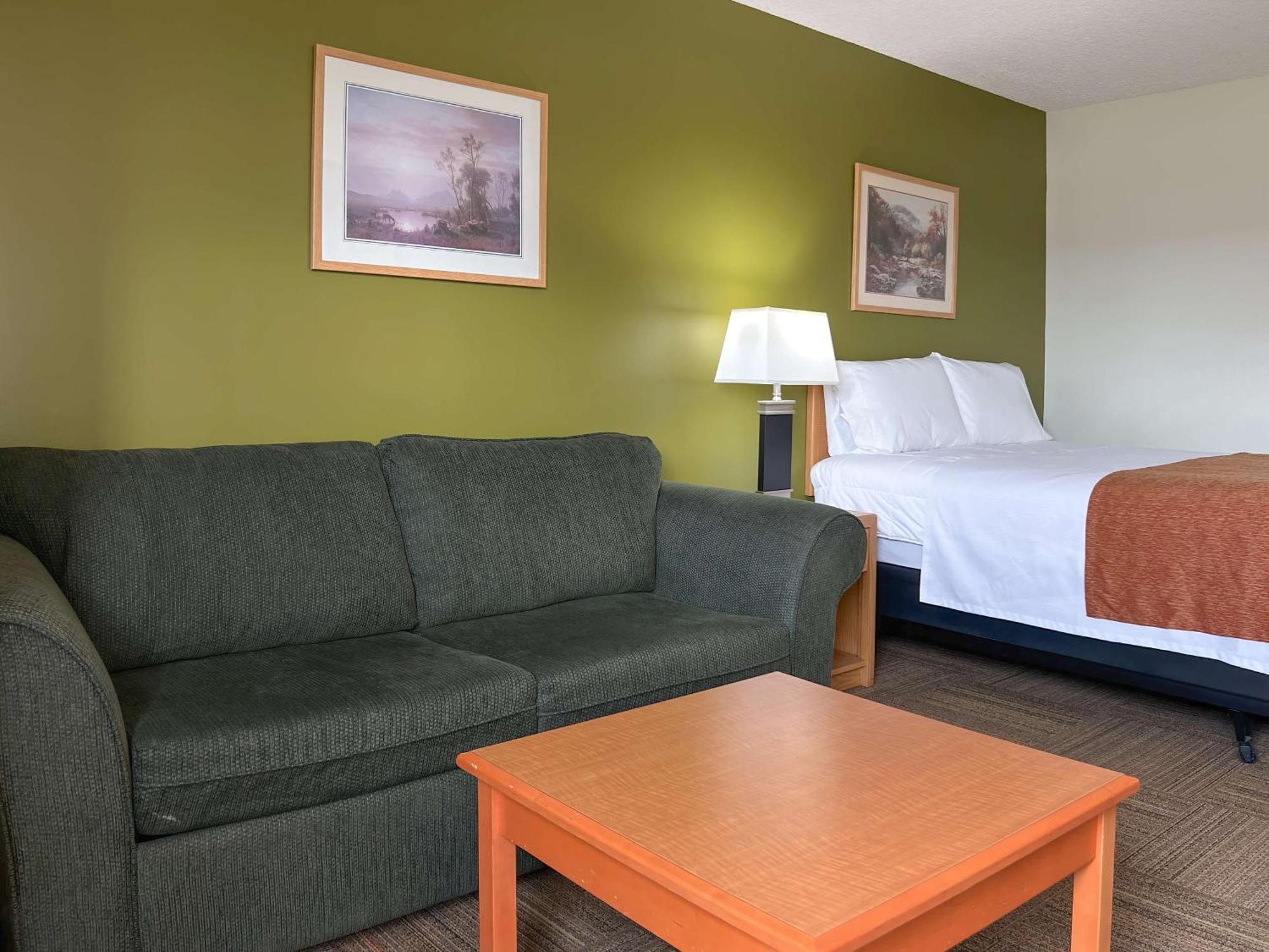 Coast Hinton Hotel Екстериор снимка